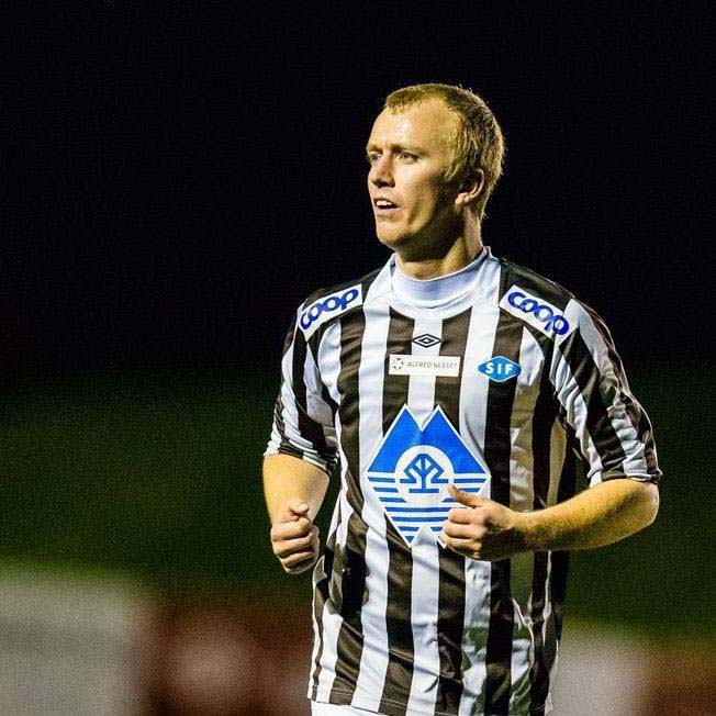 Simen Skuseth er tilbake på SIF/Hessa og har tatt initiativet til en annerledes kick-off for å skape oppmerksomhet rundt klubbene.