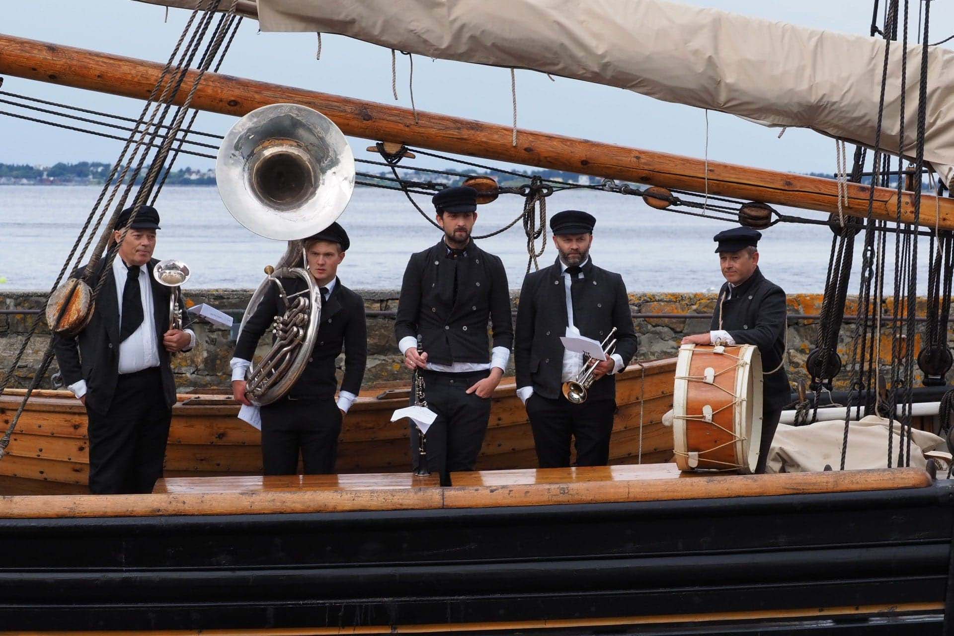 Under slike begivenheter er hornorkester både riktig og viktig.