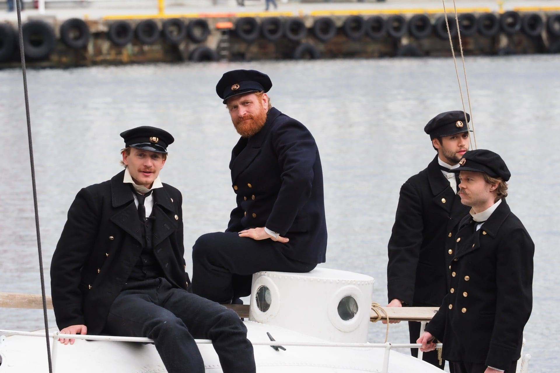 Et mannskap på fire tok plass i det lille "Brudeegget".