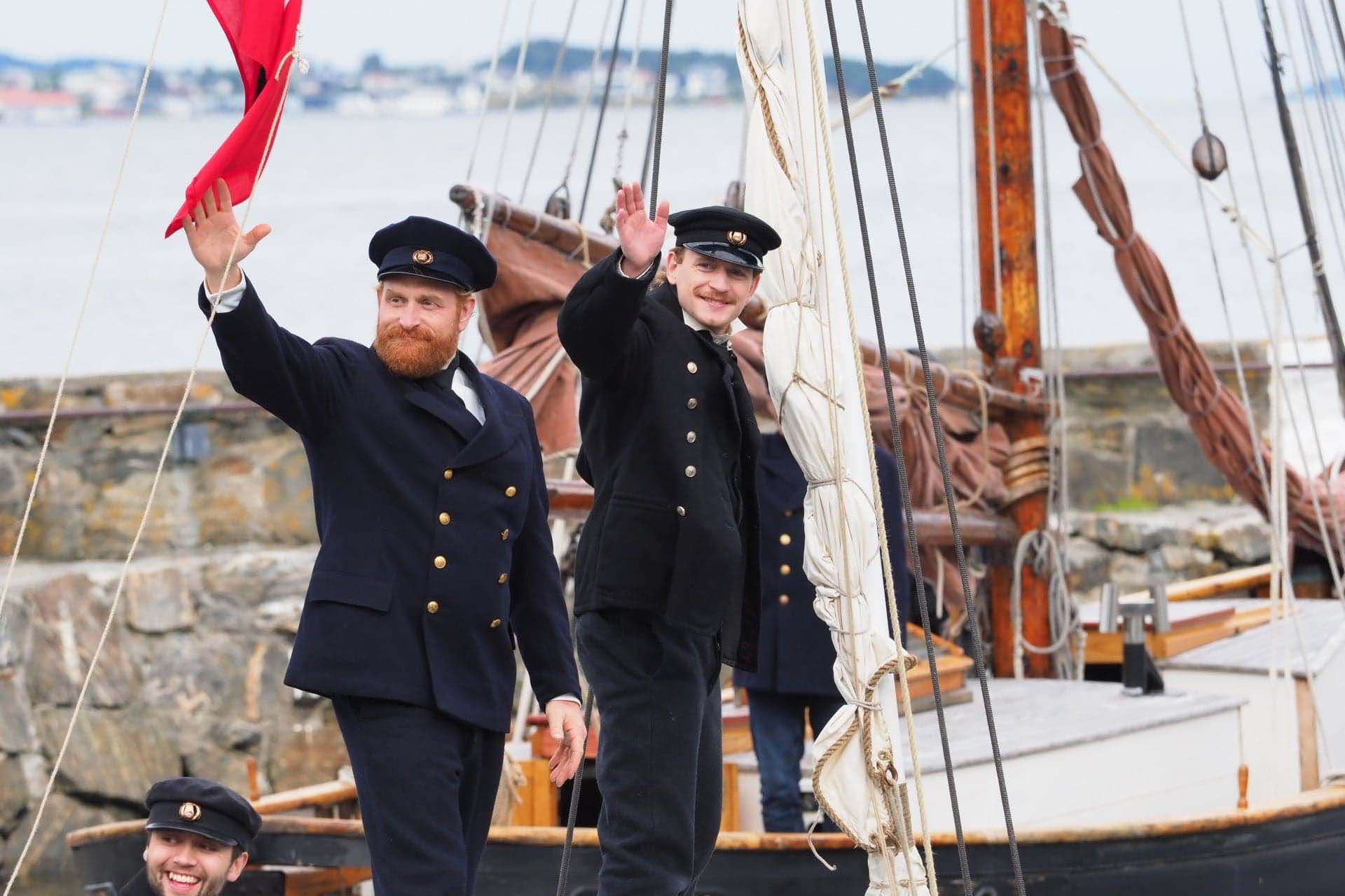 Farvel til Ålesund og venner. Deretter sto fem tøffe måneder i Atlanteren framfor dem.